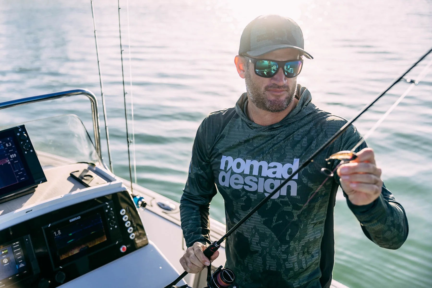 Playera Nomad Design Tech Fishing Shirt Hooded - Forest Camo