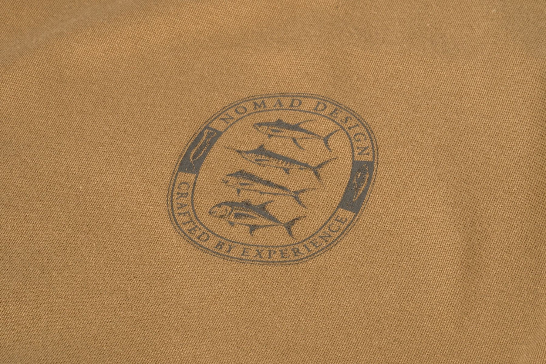 Playera Nomad Design T-Shirt Trophy Badge - Stone